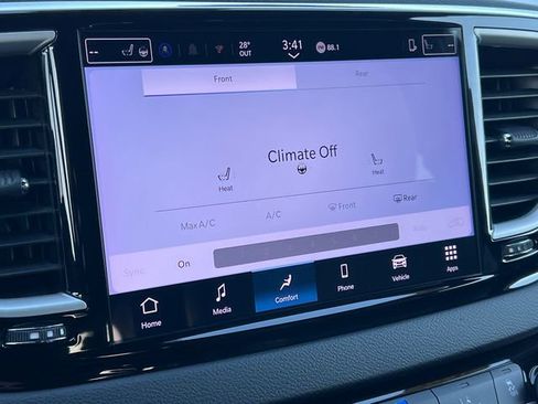 Used 2025 Chrysler Pacifica Select image 25