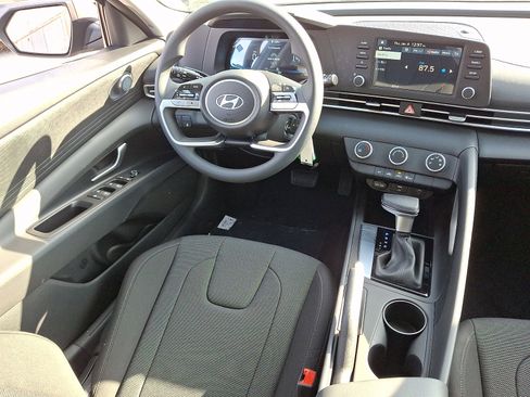 New 2026 Hyundai Elantra SE image 9