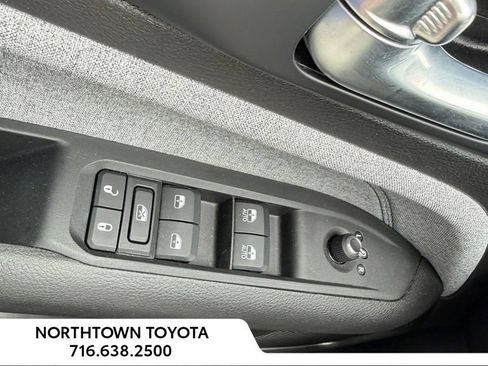 Used 2023 Jeep Compass Latitude w/ Convenience Group AWD/4WD image 31