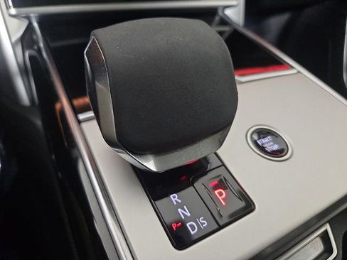 Used 2024 Land Rover Range Rover SE image 16