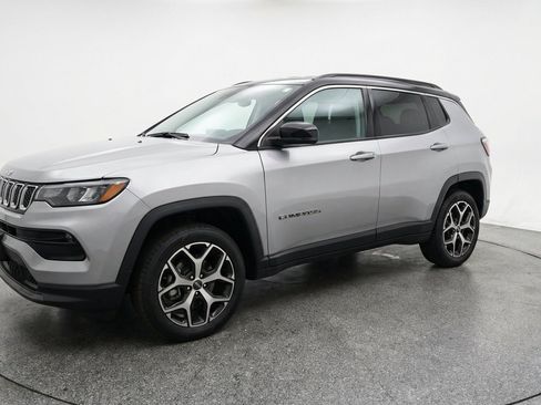 Used 2025 Jeep Compass Limited AWD/4WD image 3