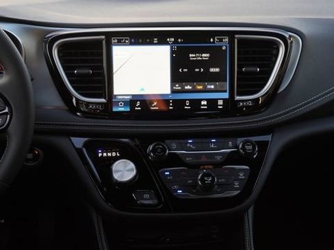 New 2026 Chrysler Pacifica Limited w/ Uconnect Theater Family Group image 16