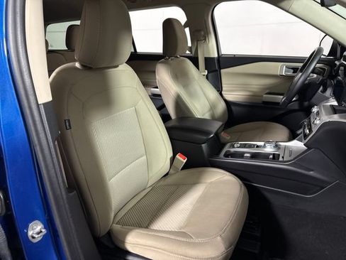 Used 2023 Ford Explorer XLT AWD/4WD image 14