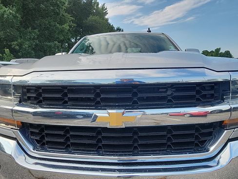 Used 2018 Chevrolet Silverado 1500 LT w/ All Star Edition AWD/4WD image 11
