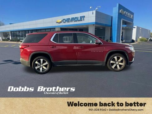 Used 2020 Chevrolet Traverse LT w/ LT Premium Package FWD image 9