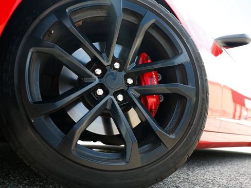 Used 2015 Chevrolet Camaro SS w/ SS Performance Package RWD image 23