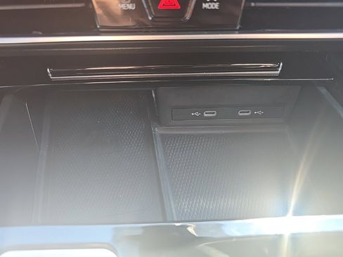 Used 2024 Volkswagen Atlas Cross Sport SE image 36