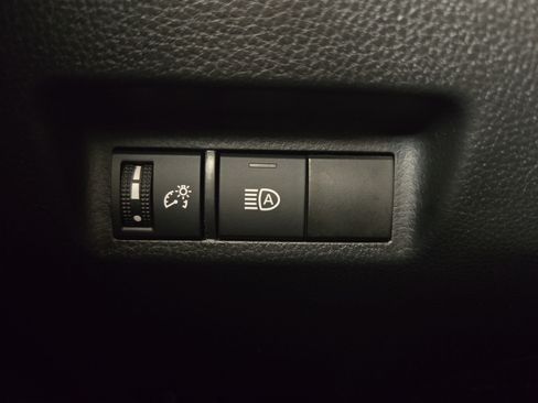 Used 2022 Toyota RAV4 LE AWD/4WD image 25