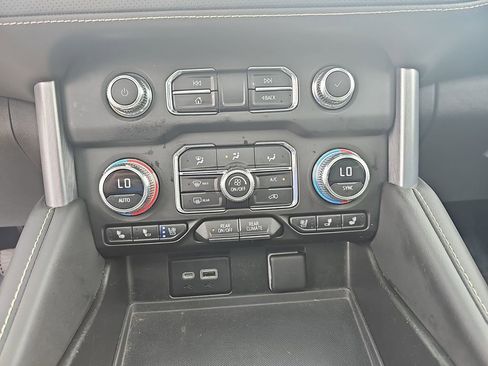 Certified 2023 GMC Yukon XL SLT AWD/4WD image 27