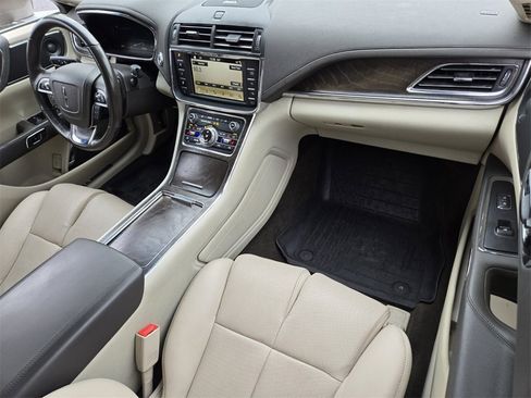 Used 2019 Lincoln Continental Reserve image 24