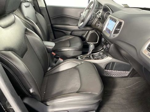 Used 2018 Jeep Compass Latitude w/ Popular Equipment Group AWD/4WD image 11