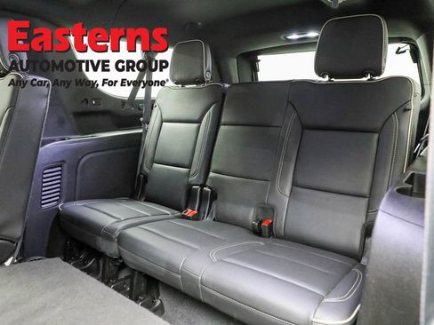 Used 2024 GMC Yukon XL SLT AWD/4WD image 29