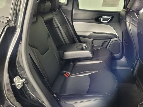 Used 2023 Jeep Compass Limited image 34