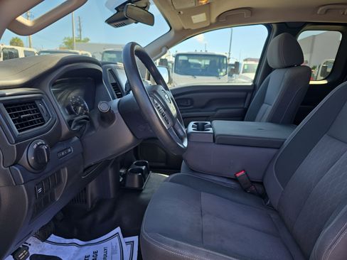 Used 2022 Nissan Titan S image 21