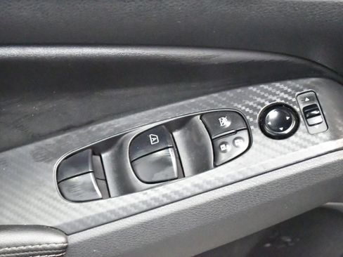 Used 2025 Nissan Altima 2.5 SV FWD image 15