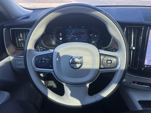 Used 2022 Volvo XC60 B5 Momentum w/ Advanced Package image 12
