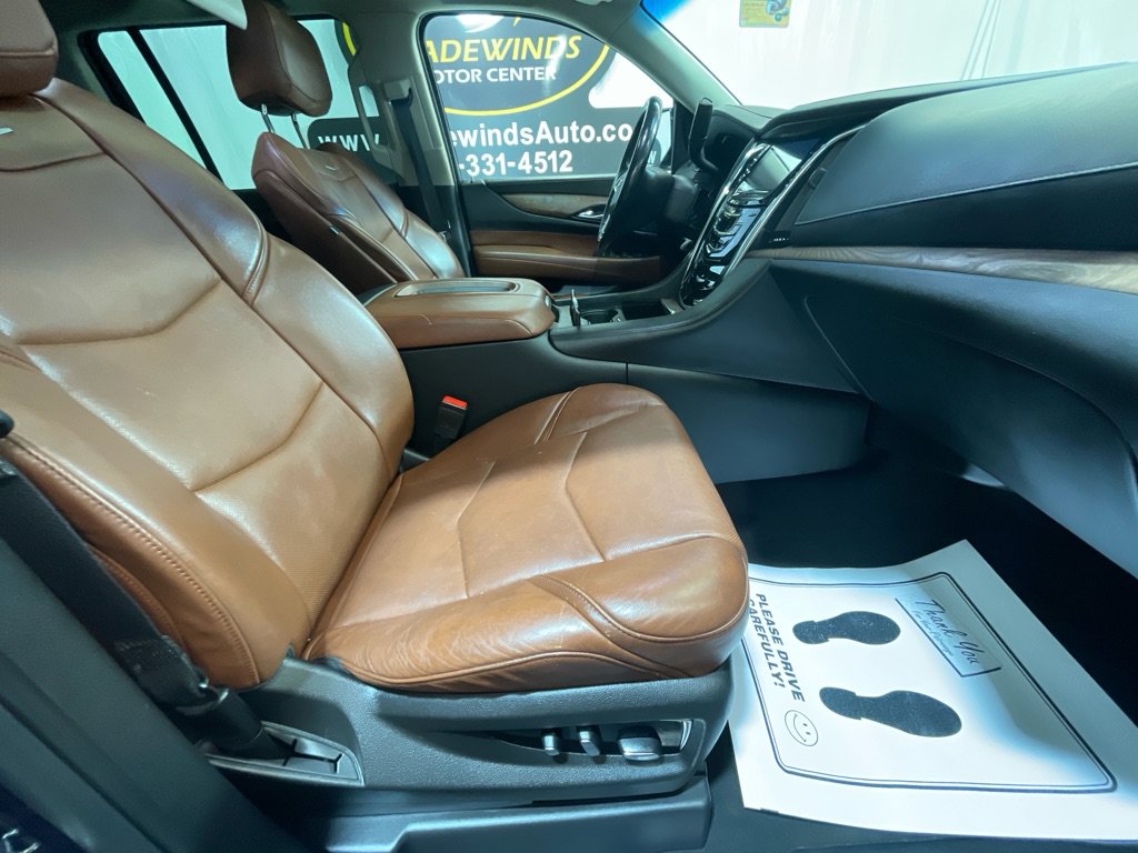 Used 2019 Cadillac Escalade ESV Luxury AWD/4WD image 38