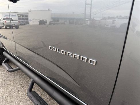Used 2022 Chevrolet Colorado Z71 AWD/4WD image 10