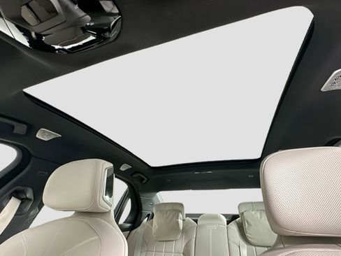 Certified 2023 BMW 740i w/ Luxury Rear Seating Package image 22