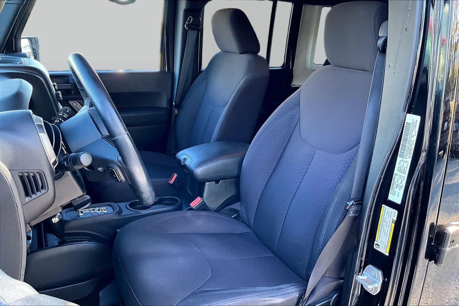 Used 2014 Jeep Wrangler Unlimited Sport w/ Quick Order Package 24S AWD/4WD image 7