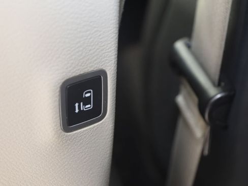 Used 2020 Chrysler Pacifica Touring FWD image 49