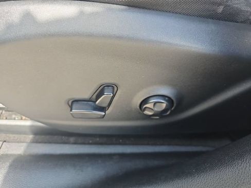 Used 2019 Jeep Cherokee Latitude Plus FWD image 19