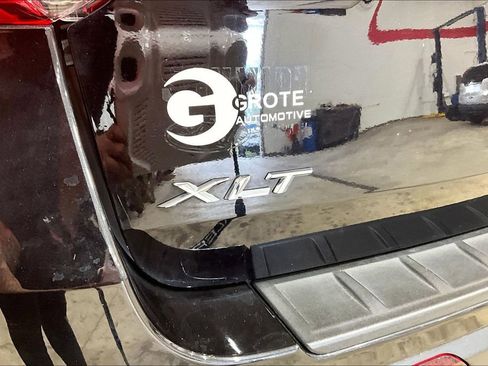 Used 2021 Ford Explorer XLT w/ Equipment Group 202A image 8