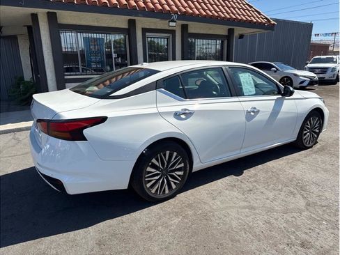 Used 2025 Nissan Altima 2.5 SV FWD image 2