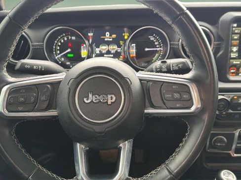 Used 2022 Jeep Wrangler Unlimited Sahara AWD/4WD image 9