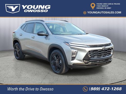 Used 2025 Chevrolet Trax ACTIV w/ Sunroof Package FWD image 2