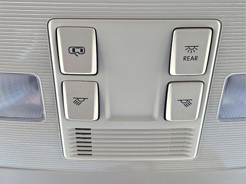 Used 2024 Volkswagen Taos SE image 22