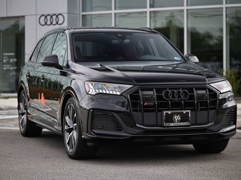 Certified 2023 Audi SQ7 Premium Plus w/ Black Optic Package AWD/4WD image 2