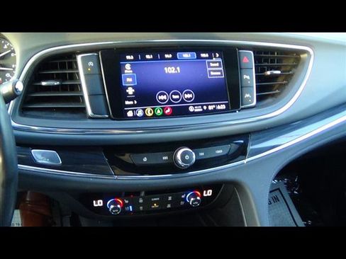 Used 2024 Buick Enclave Premium image 27