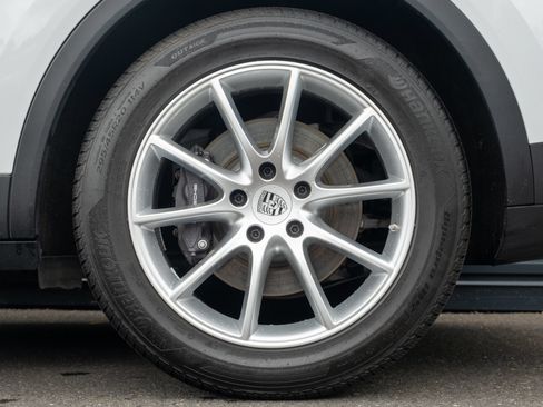 Certified 2024 Porsche Cayenne AWD/4WD image 13