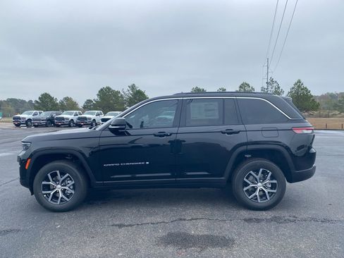 New 2025 Jeep Grand Cherokee Limited w/ Luxury Tech Group II image 4