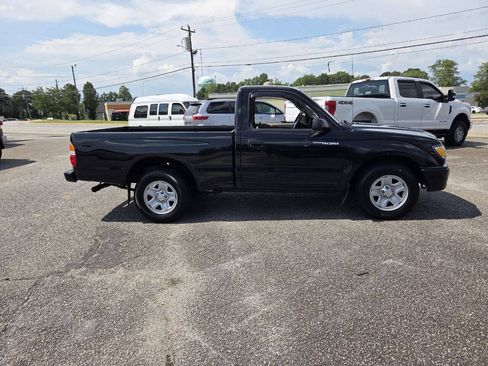Used 2004 Toyota Tacoma 2WD Regular Cab image 2