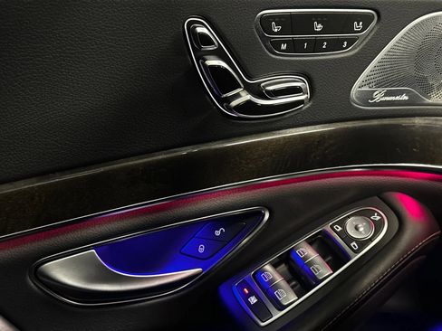 Used 2018 Mercedes-Benz S 560 Sedan image 31