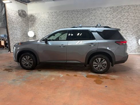 Used 2026 Nissan Pathfinder SV FWD image 4