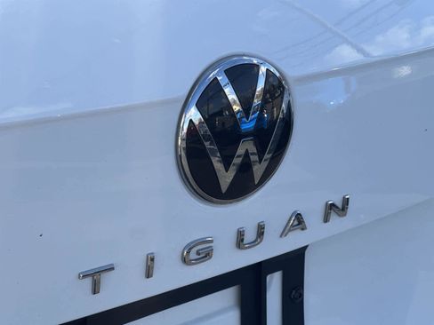 Used 2022 Volkswagen Tiguan SE image 11