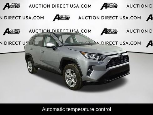 Used 2021 Toyota RAV4 XLE FWD image 2