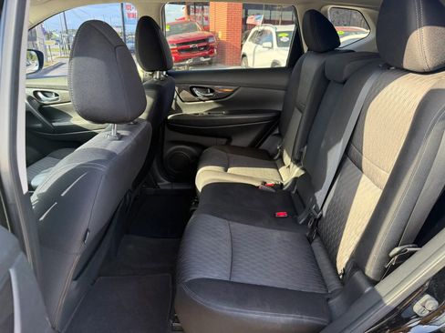 Used 2018 Nissan Rogue SV image 11