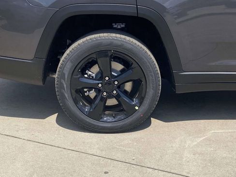 New 2026 Jeep Grand Cherokee L Limited w/ Limited Altitude Package RWD image 7
