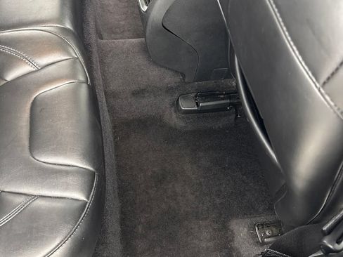 Used 2019 Jeep Cherokee Latitude Plus w/ Comfort/Convenience Group AWD/4WD image 26