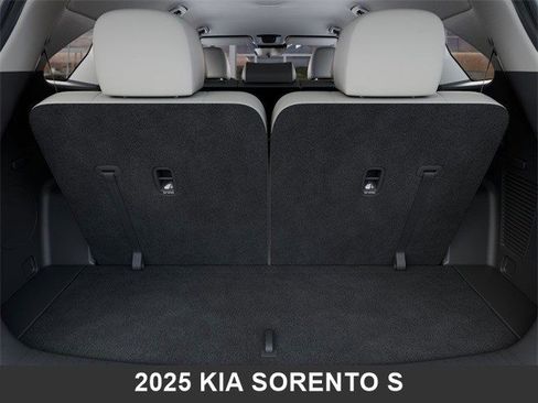Used 2025 Kia Sorento S image 19
