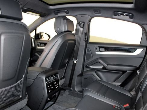 Certified 2026 Porsche Cayenne Coupe AWD/4WD image 21