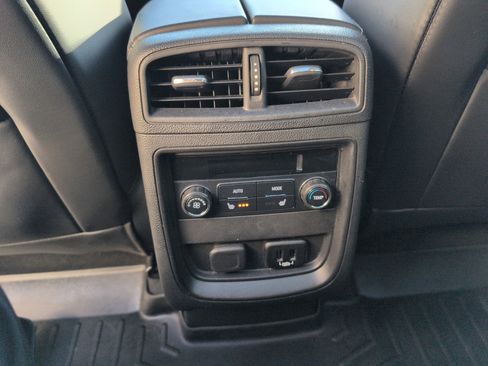 Used 2017 Buick Envision Essence image 32