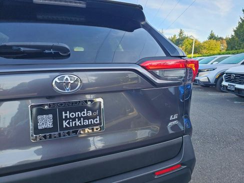 Used 2019 Toyota RAV4 LE w/ Carpet Mat Package AWD/4WD image 15