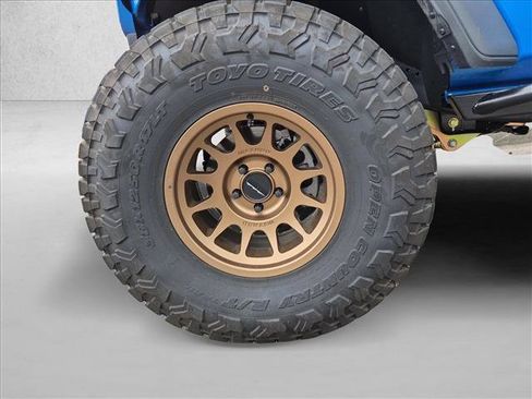 Used 2025 Jeep Wrangler Unlimited Rubicon w/ Convenience Group AWD/4WD image 8