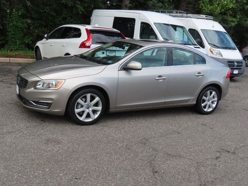 Used 2016 Volvo S60 T5 Premier w/ Climate Package AWD/4WD image 2
