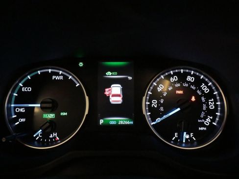 Used 2022 Toyota RAV4 XLE Premium image 15